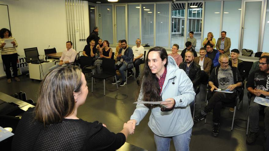 Entrega de diplomas en un taller formativo del Concello de Lalín.