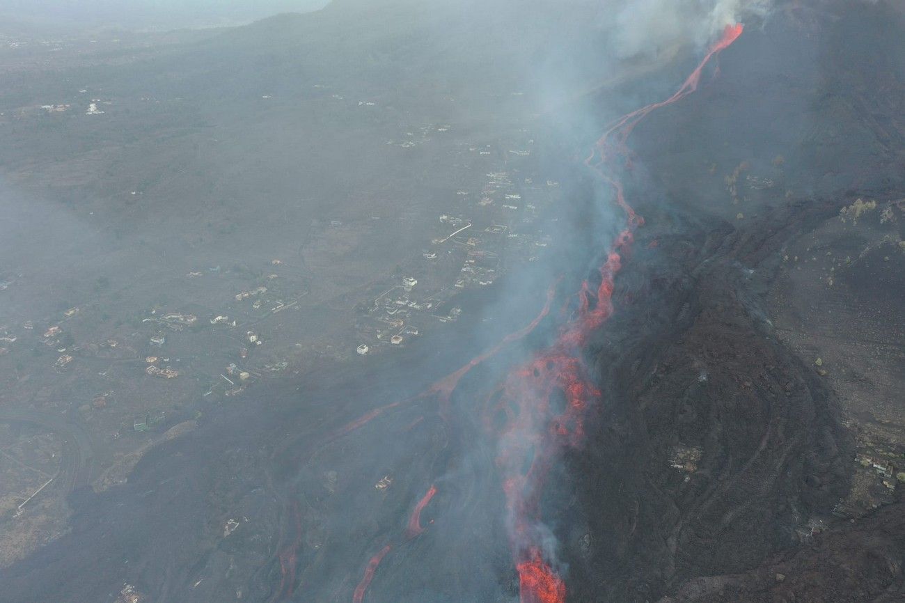 El avance de la lava del volcán de La Palma, a vista de pájaro en el décimo día de erupción