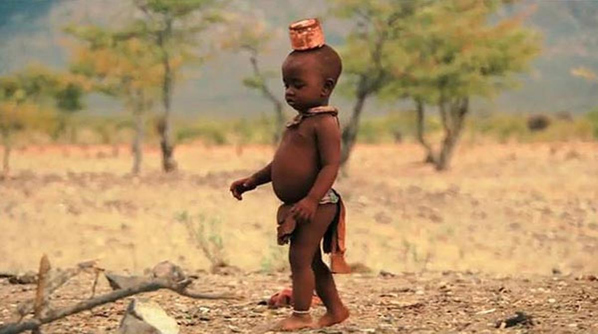 Quatre nadons són seguits durant el seu primer any de vida en llocs dispars de la Terra.