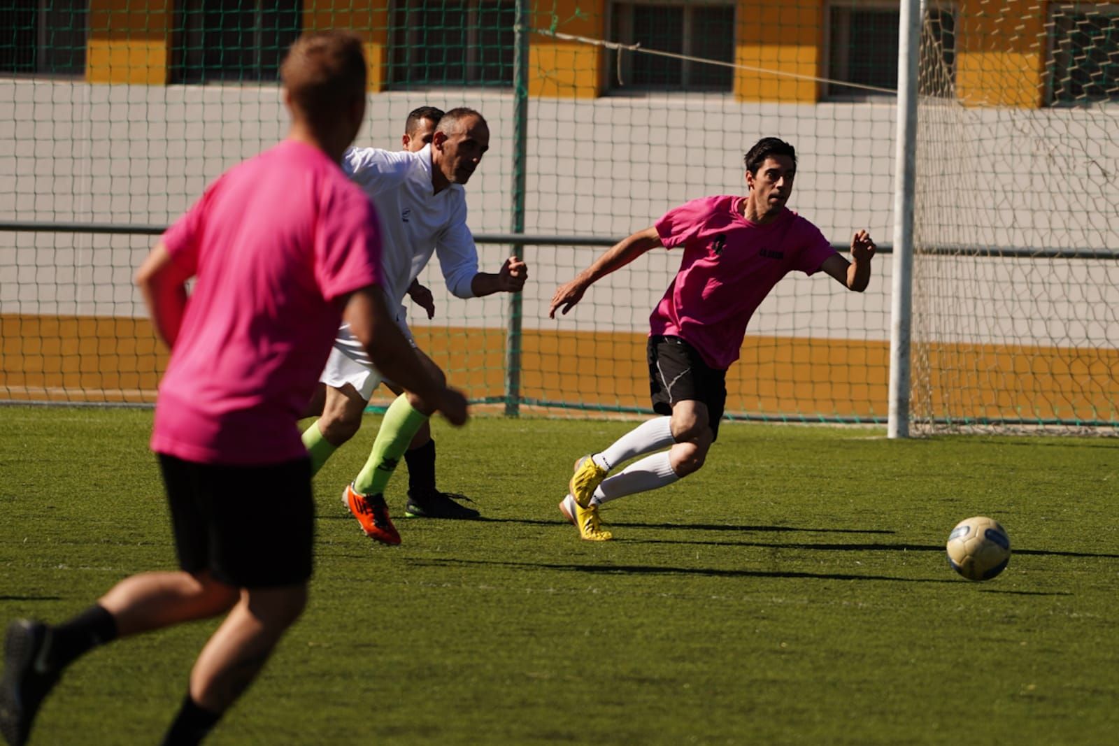 GALERIA | Fútbol "semanasantero" para ayudar a la Sierra de la Culebra