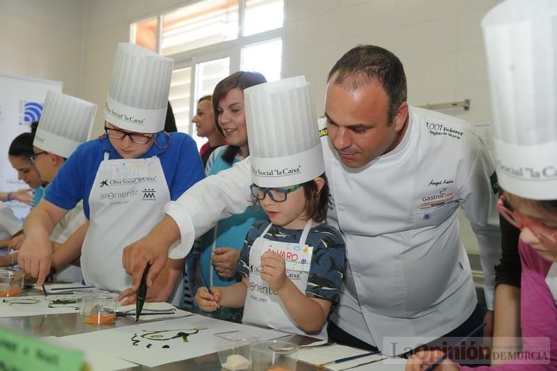 El chef Ángel León imparte en Murcia un taller de cocina para niños con autismo