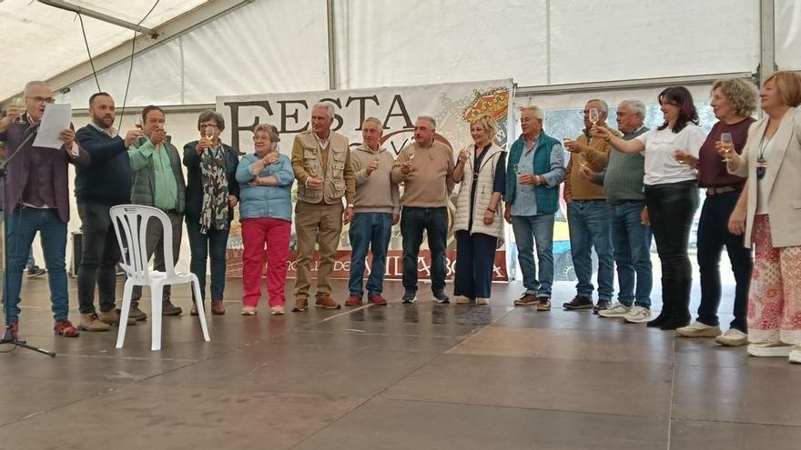 Brindis del pregonero con todos los bodegueros y cosecheros.