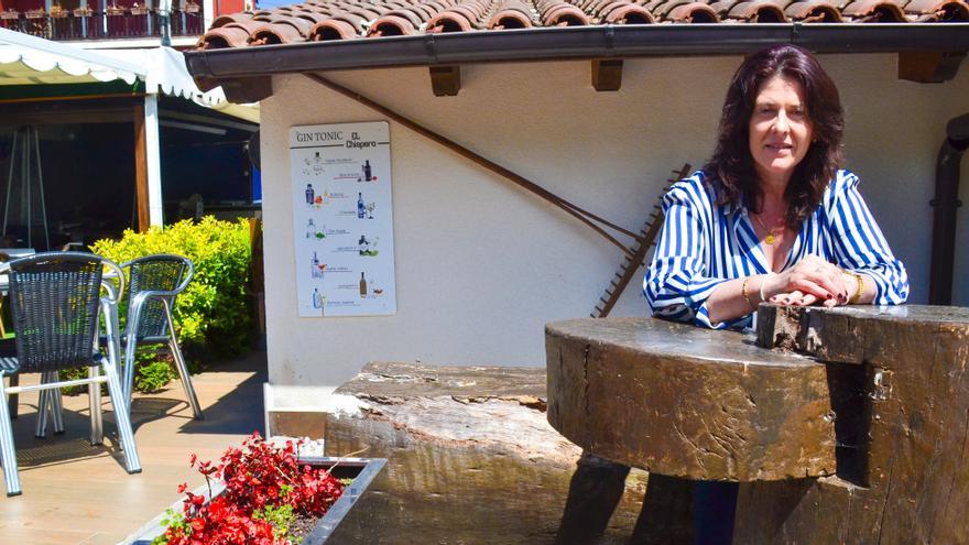 María José Vega, en uno de los rincones de su establecimiento en Pendueles (Llanes)