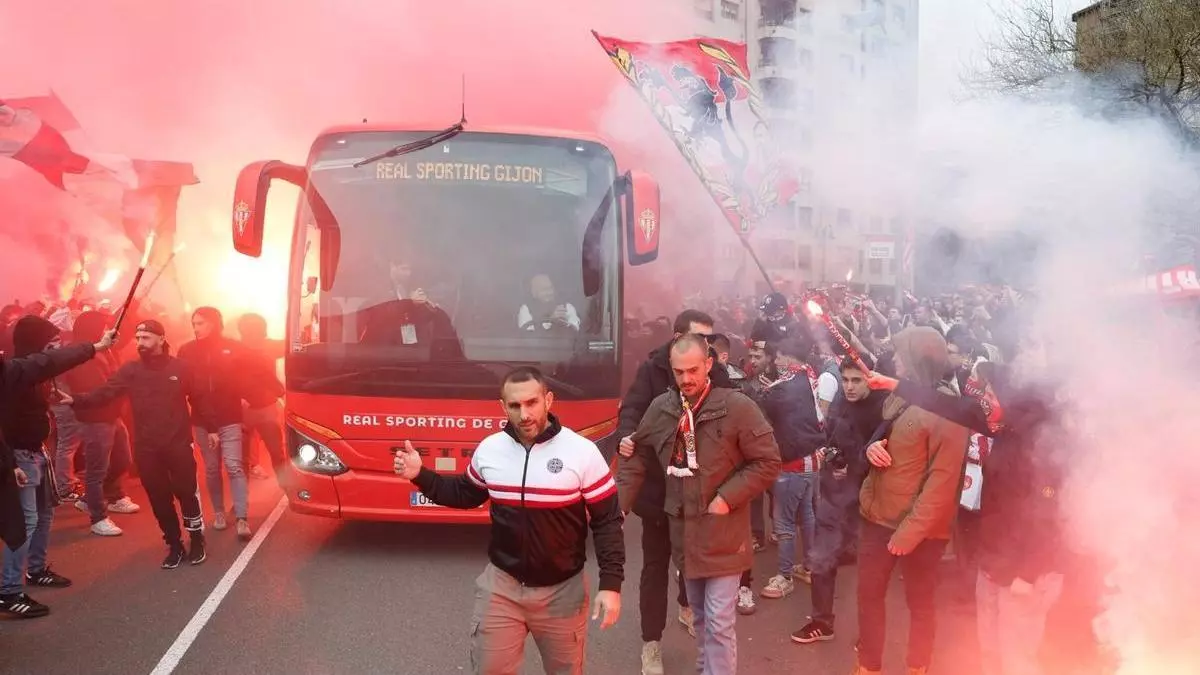 VÍDEO: Así recibe la afición al Sporting para el encuentro con el Eibar en El Molinón