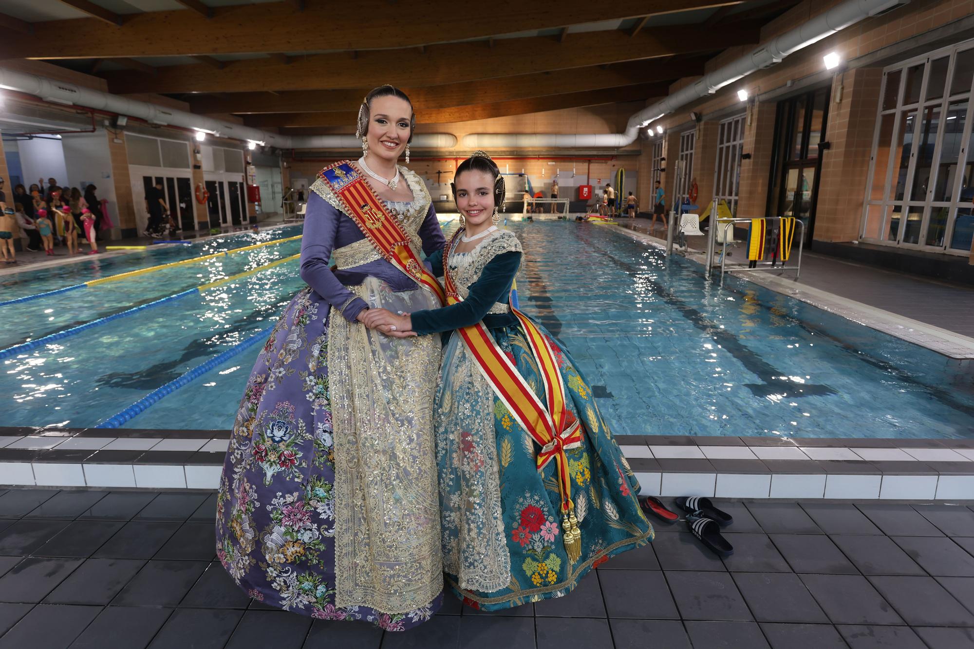 La Fallera Mayor de València, en su piscina