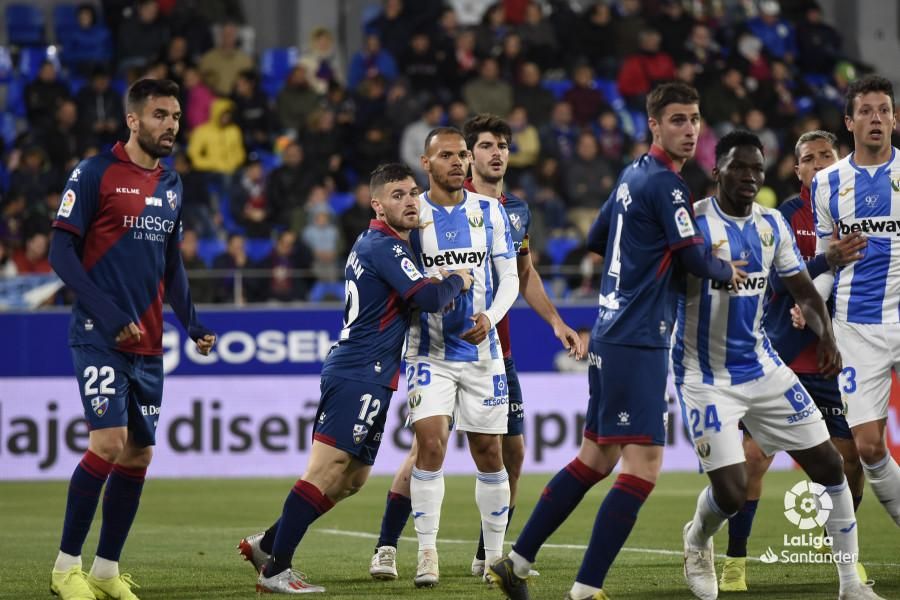 El Huesca deja Primera con un triunfo