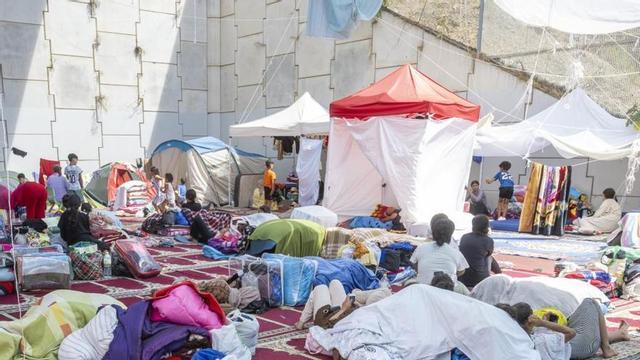 Migrants allotjats en un col·legi de Ceuta, ahir. | MARCOS MORENO / EUROPA PRESS