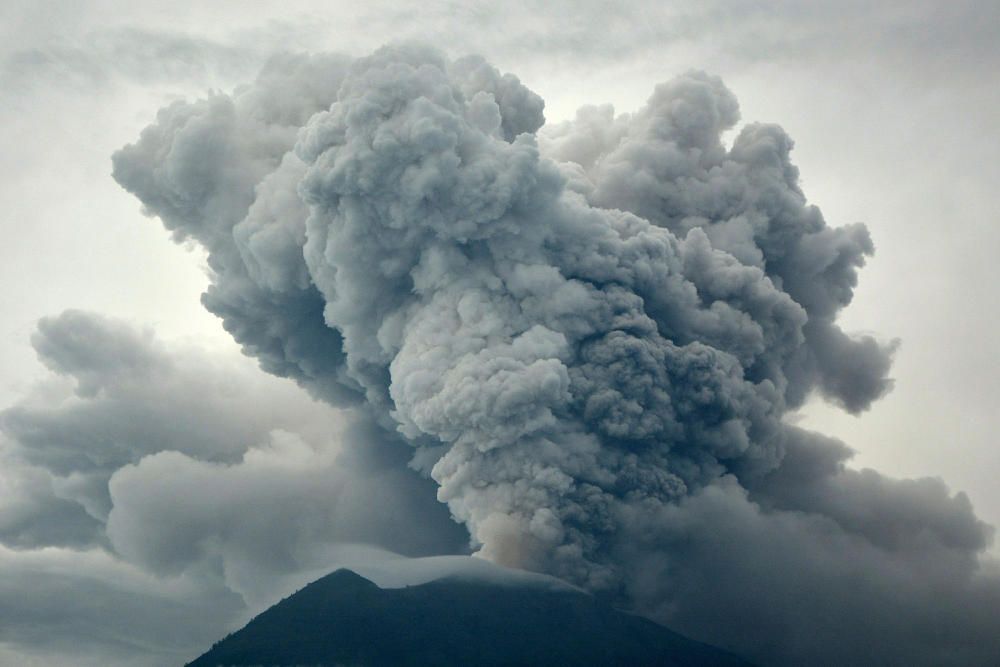 Eruption of Mount Agung as seen from Kubu ...