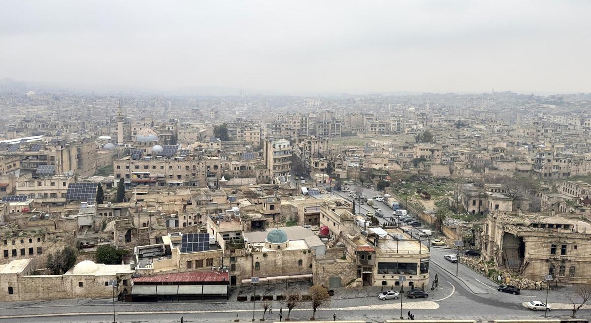 Archivo - Fotografía de archivo de una vista general de la ciudadela de Alepo, en Siria