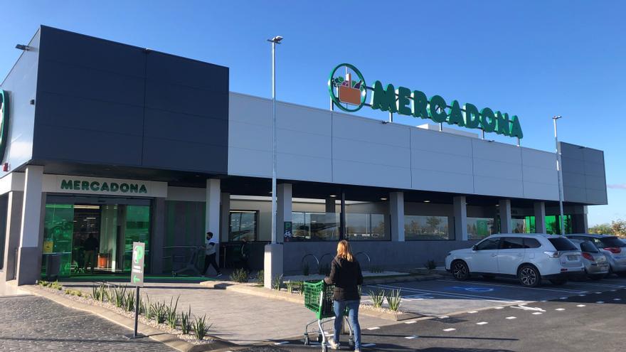 Mercadona saca a la venta un líquido para la lavadora que perfuma la ropa y elimina la grasa de la ropa blanca