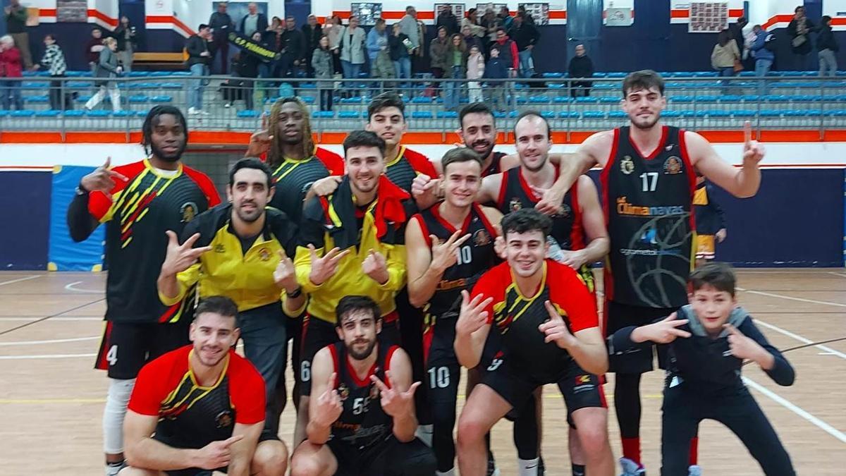 El Climanavas Agrometal Peñarroya celebra la victoria en la pista de El Palo.