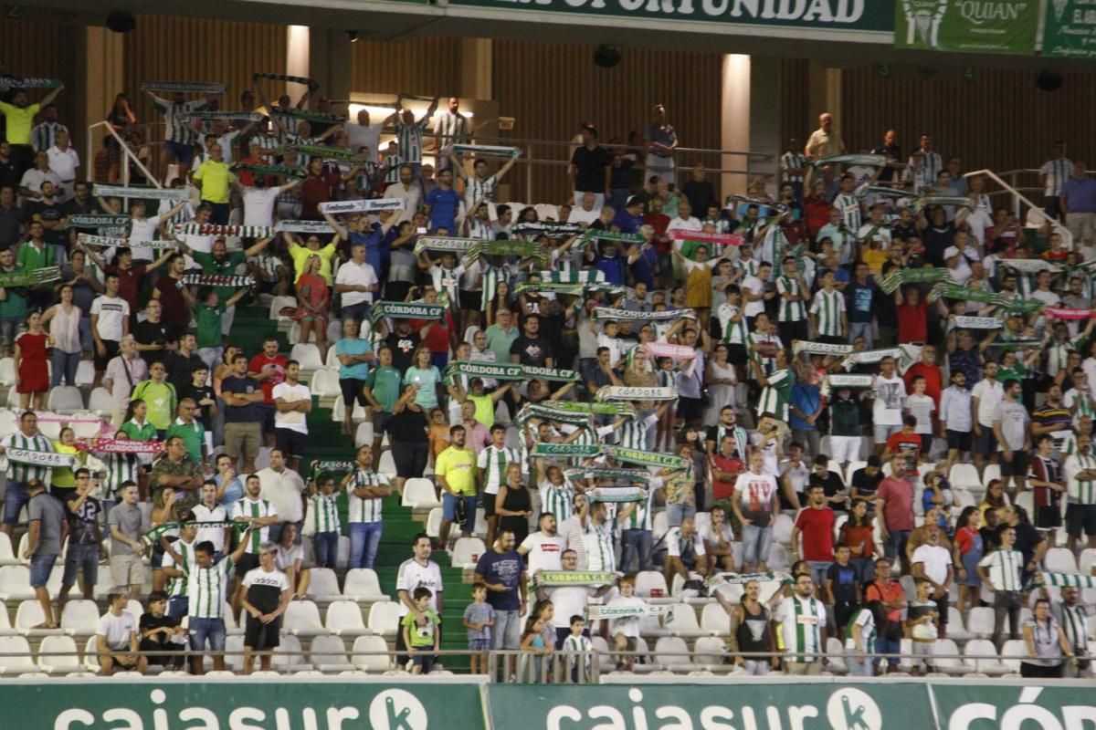 Los aficionados del Córdoba CF en el Arcángel