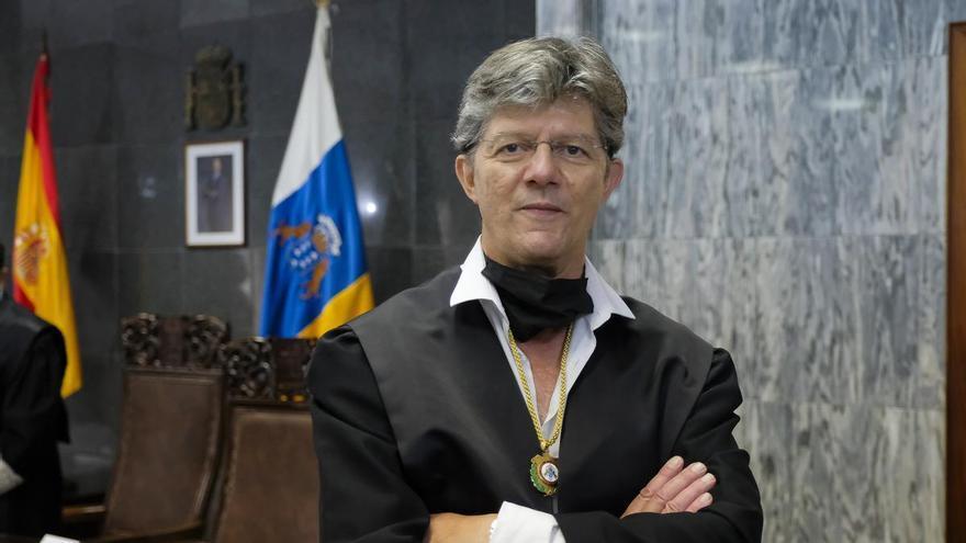 Carlos Viña, nuevo presidente del Consejo Canario de Colegios de Abogados: "El reto es salir del atolladero de la administración de justicia"