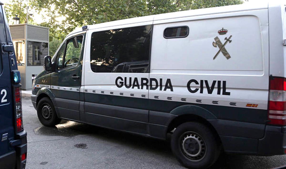 Imagen de archivo de un coche de la Guardia Civil. / Efe