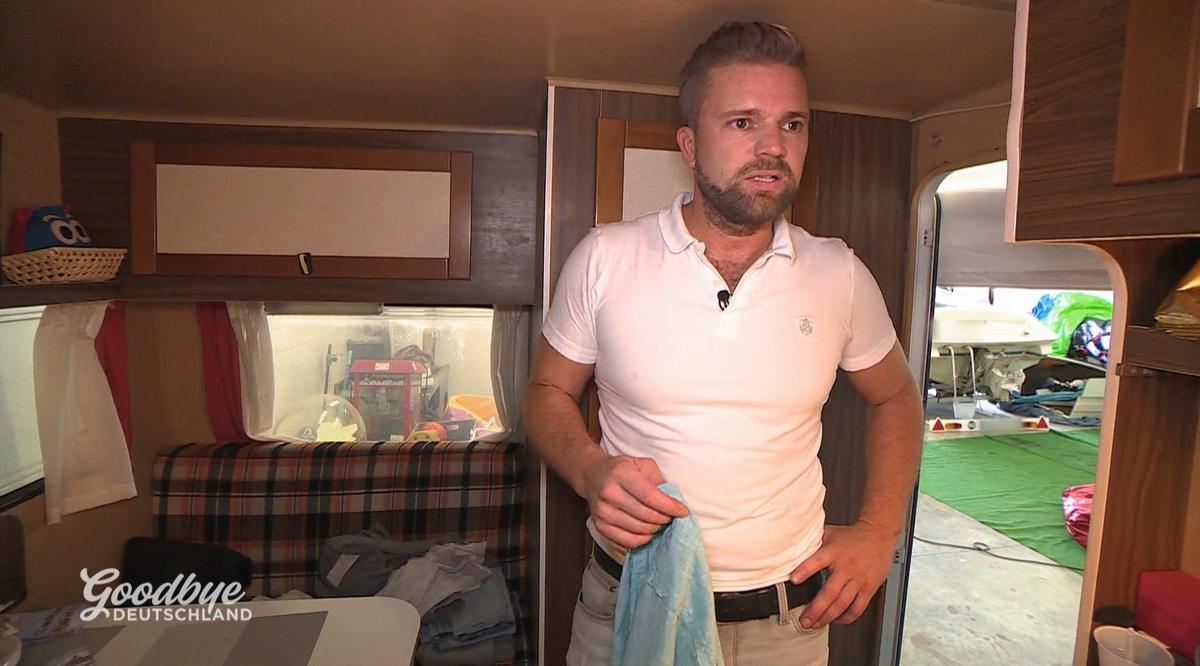Dennis Schadly lebte anfangs in einem Wohnwagen.
