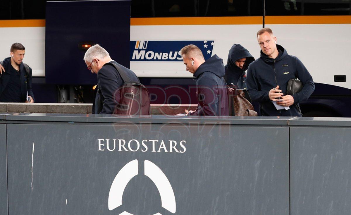 Los jugadores del FC Barcelona llegan a Madrid para la disputa de El Clásico de LaLiga contra el Real Madrid en el Santiago Bernabéu Los jugadores del FC Barcelona llegan a Madrid para la disputa de El Clásico de LaLiga contra el Real Madrid en el Santiago Bernabéu