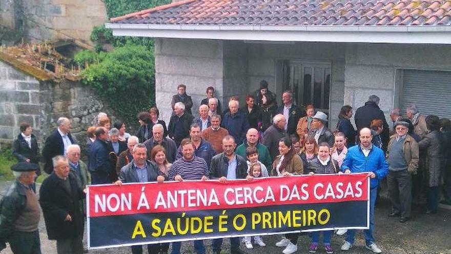 Protesta de los vecinos de Garabás.  // FdV