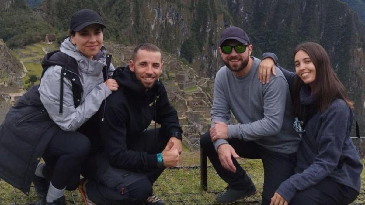 Tania Míguez, Luis Ángel Carbia, Iago Saborido y Tania Domínguez posan en el Machu Picchu, justo antes de que comenzasen las revueltas.