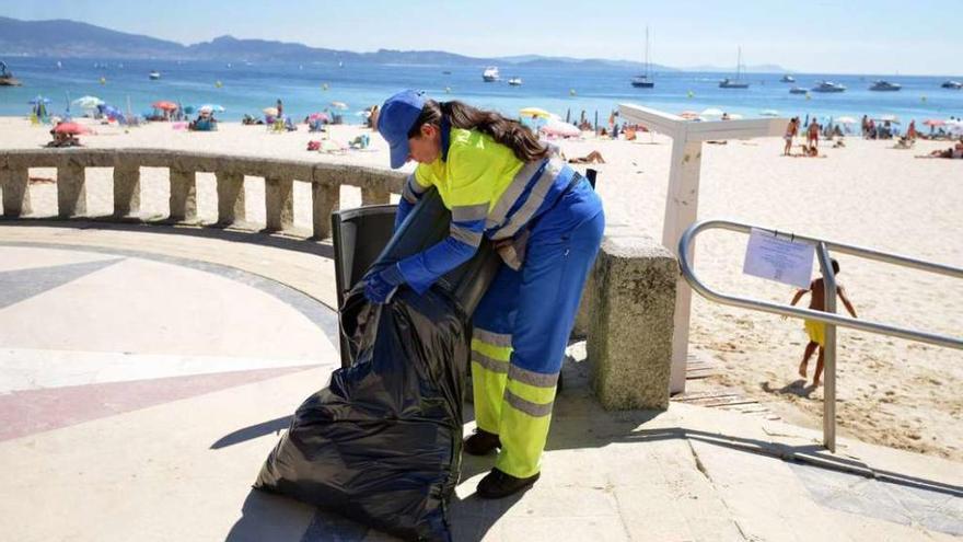 Recogida de residuos en el Paseo de Silgar. // G.S.