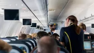 Esto es lo que cobra un tripulante de cabina de Ryanair