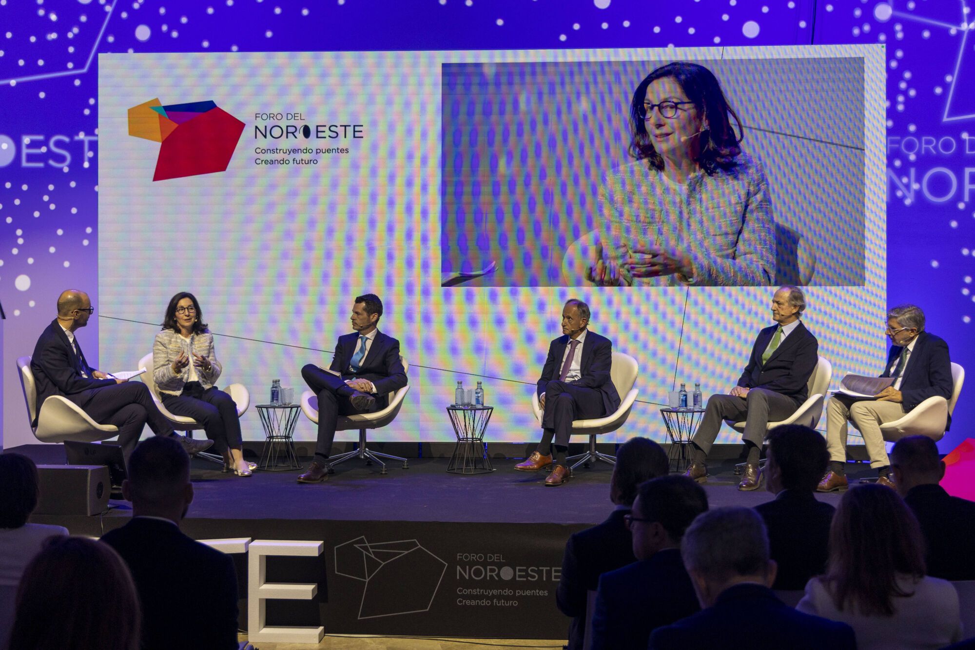 FORO DEL NOROESTE. MESA DE ENERGIA. MONICA PUENTE, NATURGY. RODRIGO ALVAREZ, STAKRAFT ESPAÑA. JAVIER SAENZ DE JUBERA, TOTAL ENERGIES ELECTRICIDA Y GAS. IGNACIO COLMENARES, PRESIDENTE DE ENCE. FRANCISCO SILVA, DELEGADO DE IBERDROLA. MODERA JULIO PEREZ, PRENSA IBERICA.