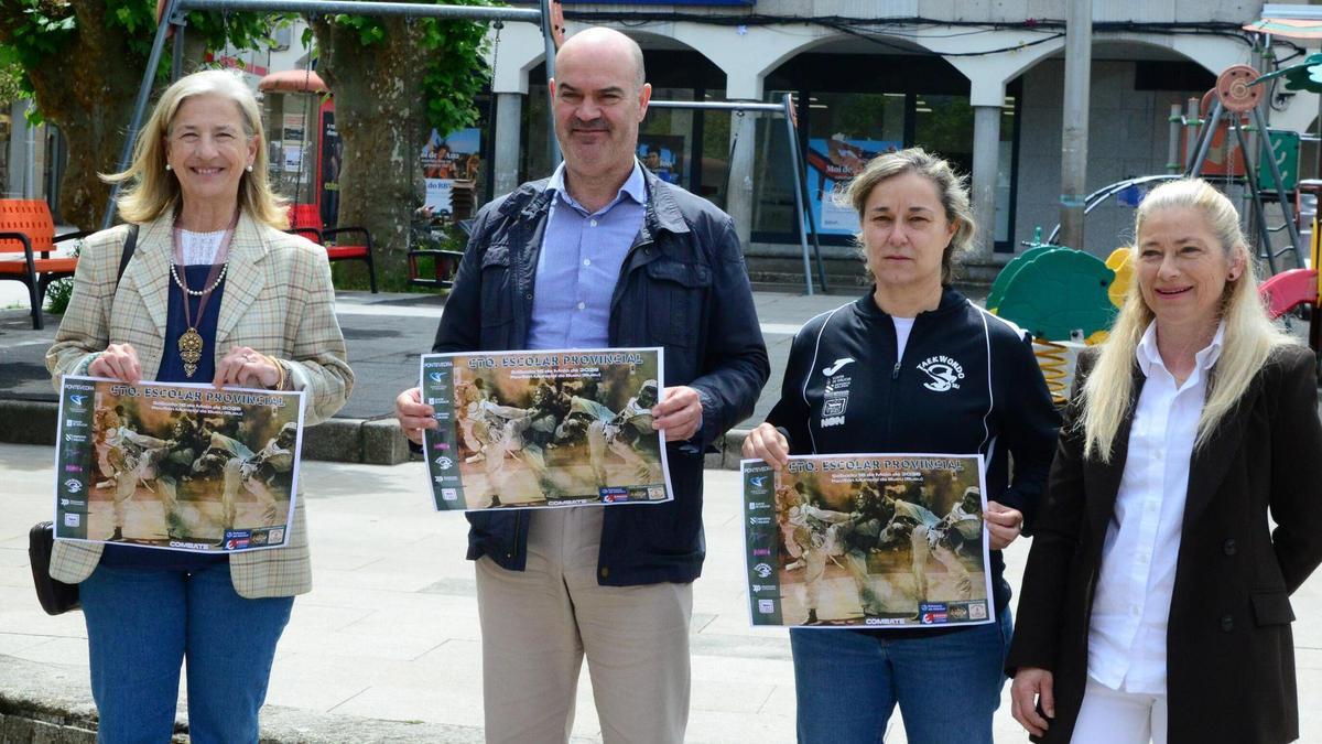 Más de 300 deportistas compiten el sábado en el pabellón de Bueu