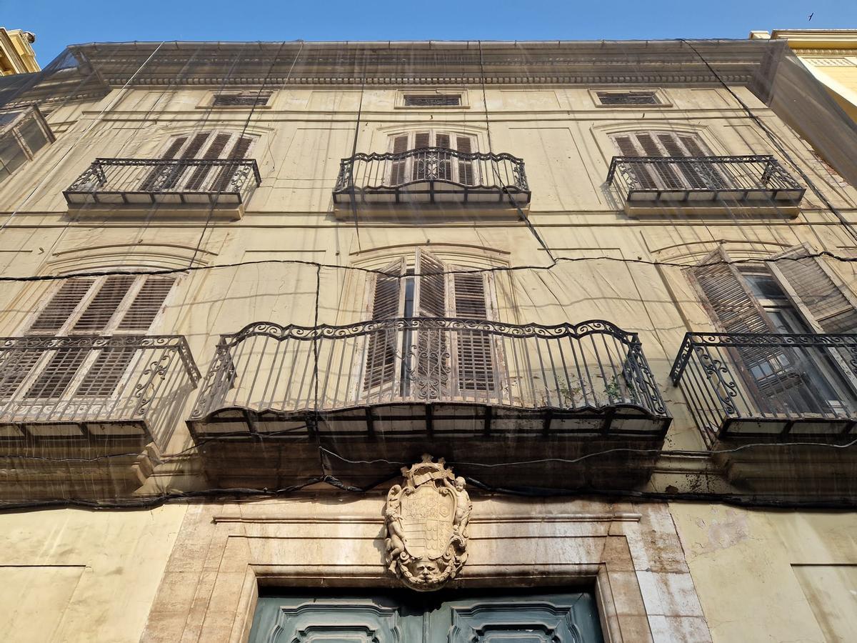 Fachada exterior del palacio de Montortal.