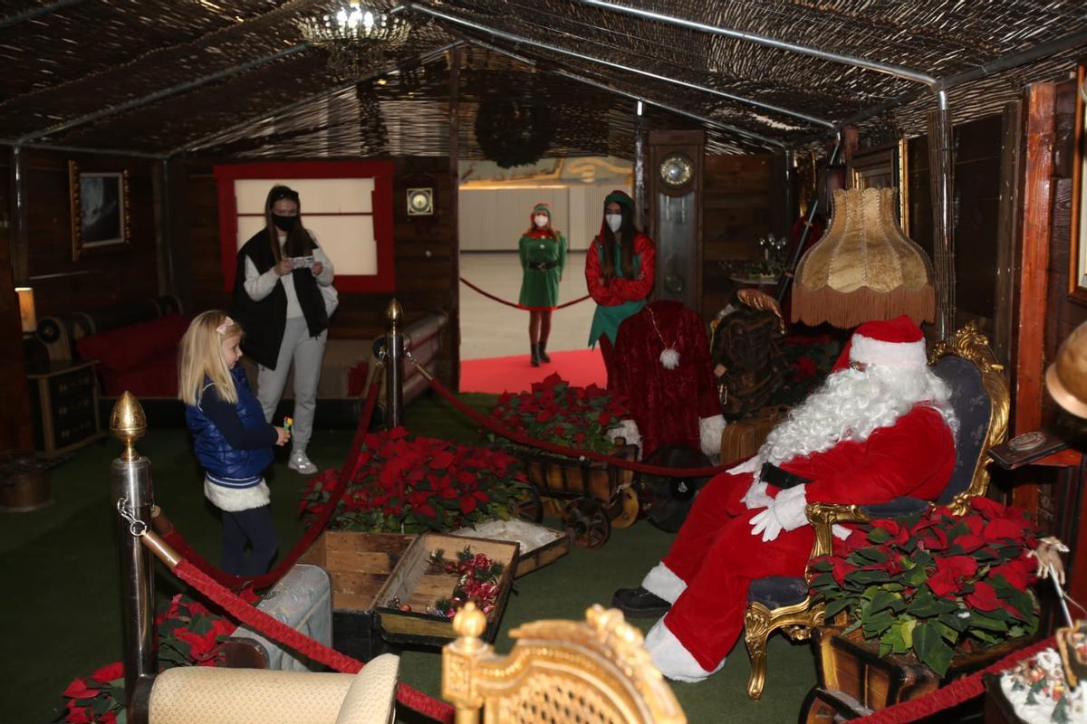 Navidad en Alicante 2020: Así es la casa de Papa Noel en el edificio Séneca Navidad en Alicante 2020: Así es la casa de Papa Noel en el edificio Séneca