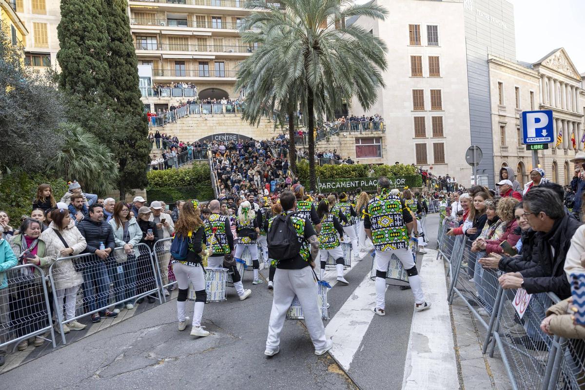 Sa Rua 2026: El espíritu del carnaval se impone en Palma