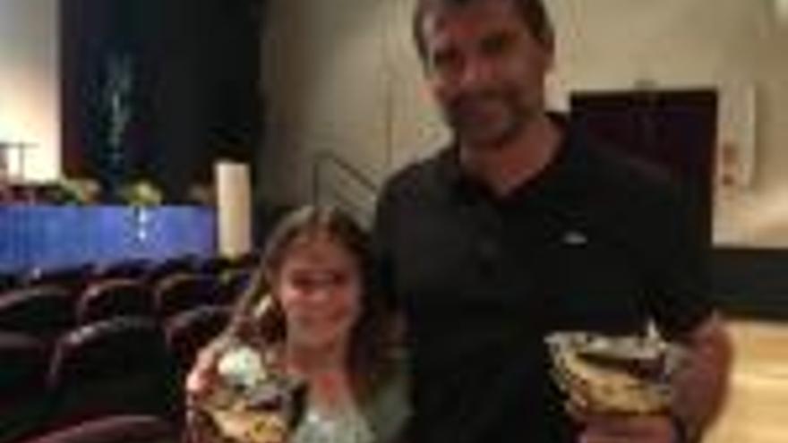 Jordi Condom amb la seva filla Martina, també guardonada a la Gala de l&#039;Esport Palamosí.