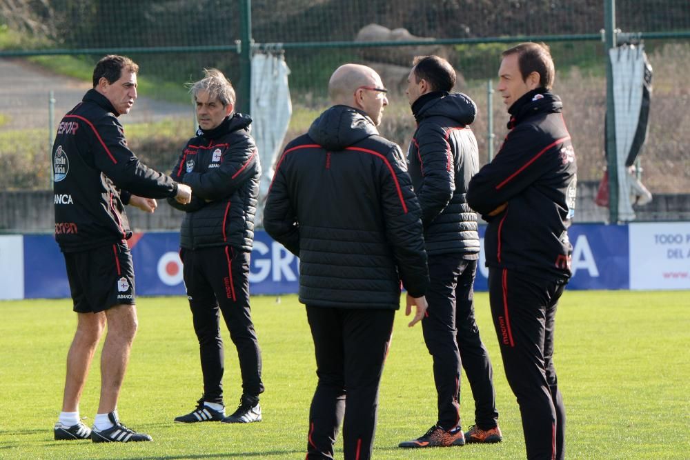 El preparador deportivista, Natxo González, ha facilitado la convocatoria del equipo coruñés tras el entrenamiento de esta mañana.