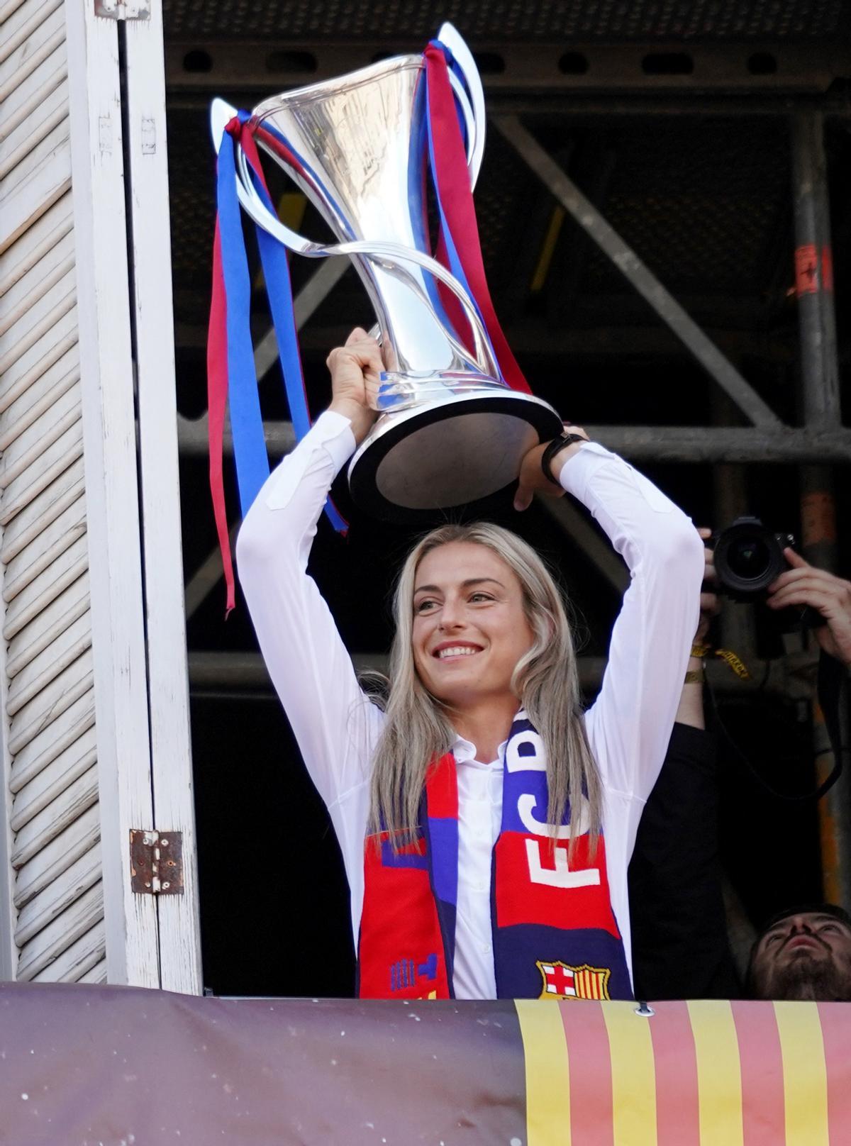 El Barça femenino celebra en la plaça Sant jaume