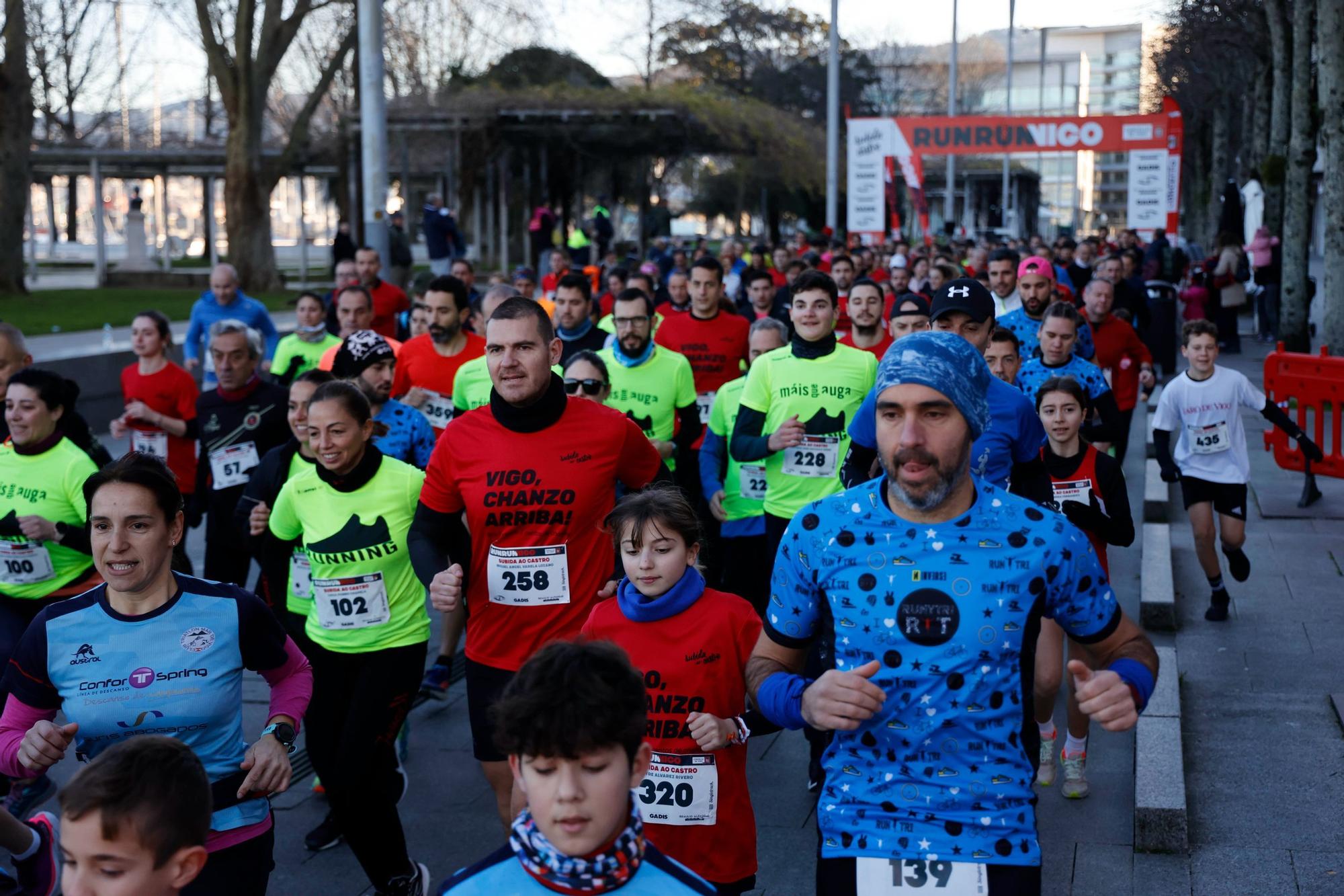 Pisadas de altura en Vigo: cientos de corredores suben O Castro