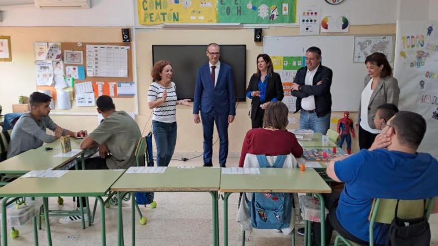 El consejero de Educación, Víctor Marín, y el alcalde de Alcantarilla en el IES Francisco Salzillo. | CARM