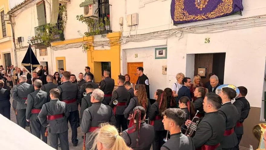 Vídeo | La banda de cornetas y tambores del sagrado corazón de Jesús de Marchena llega a los alrededores de la parroquia de San Bernardo