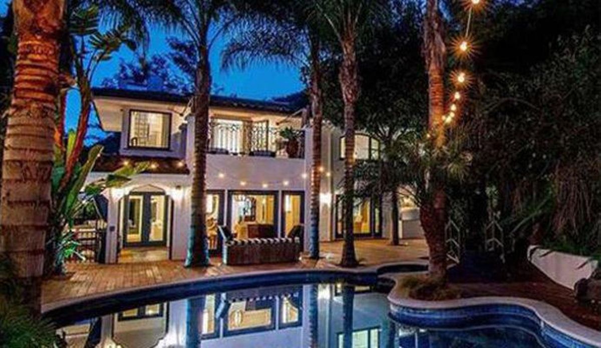 Hollywood vende mansión