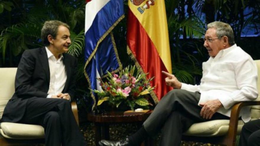 Raúl Castro recibe a Zapatero y Moratinos