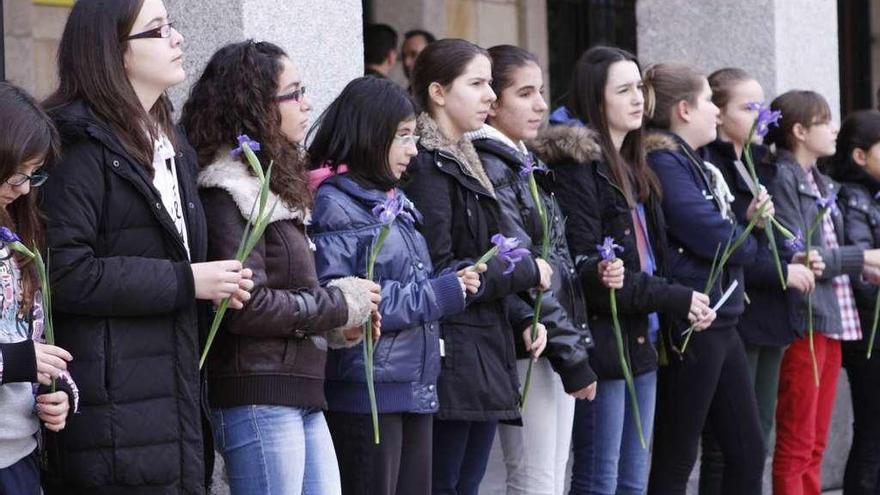 Adolescentes zamoranas se manifiestan en contra de la violencia machista.