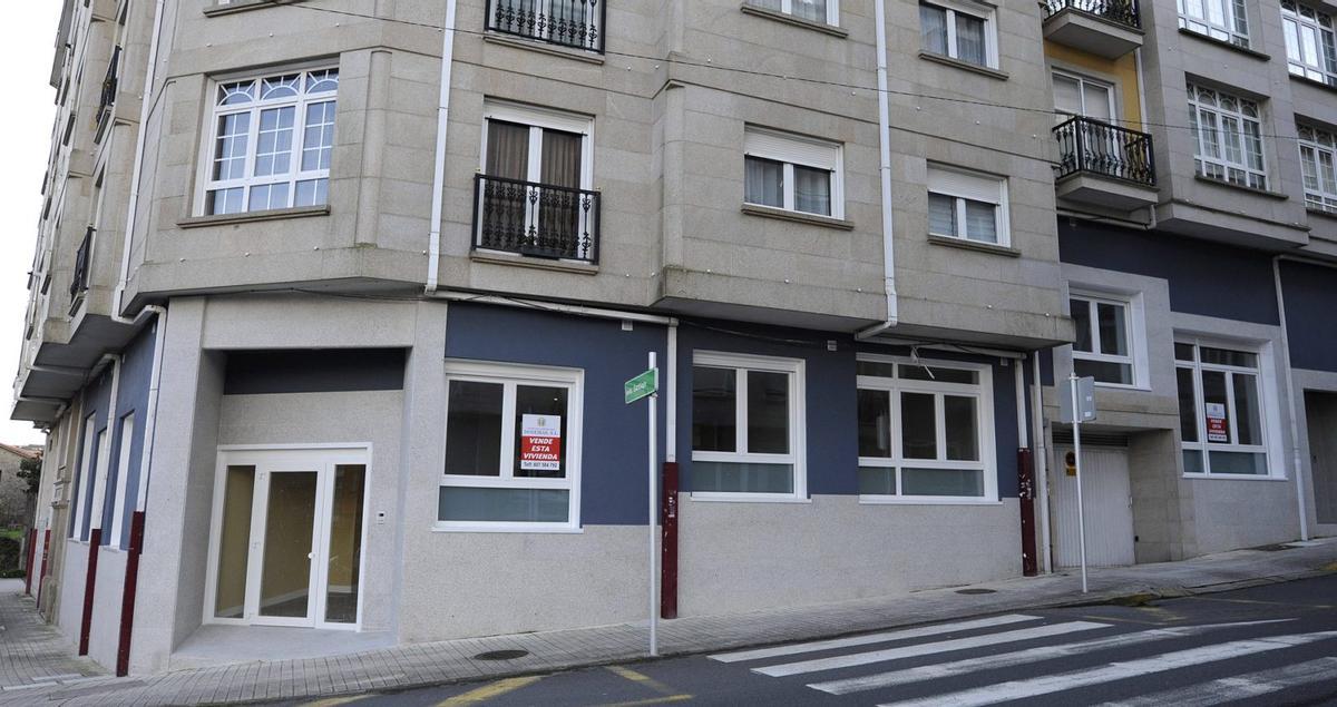 Bajos habilitados como viviendas, a la venta en A Estrada.