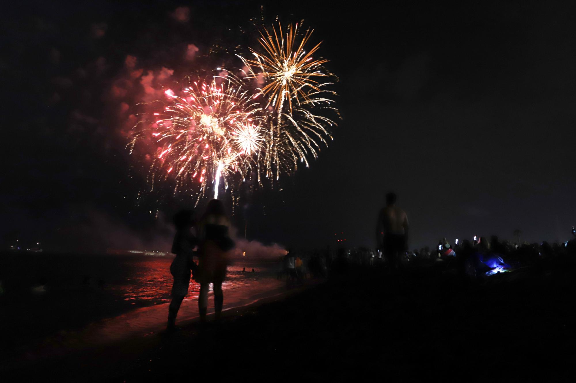 Los fuegos artificiales dan la bienvenida a la Feria de Málaga 2022