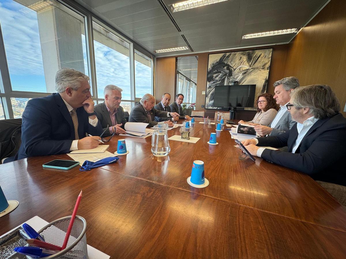 Reunión entre representantes de la Conselleria de Transportes y la Cámara de Contratistas de la Comunitat Valenciana.