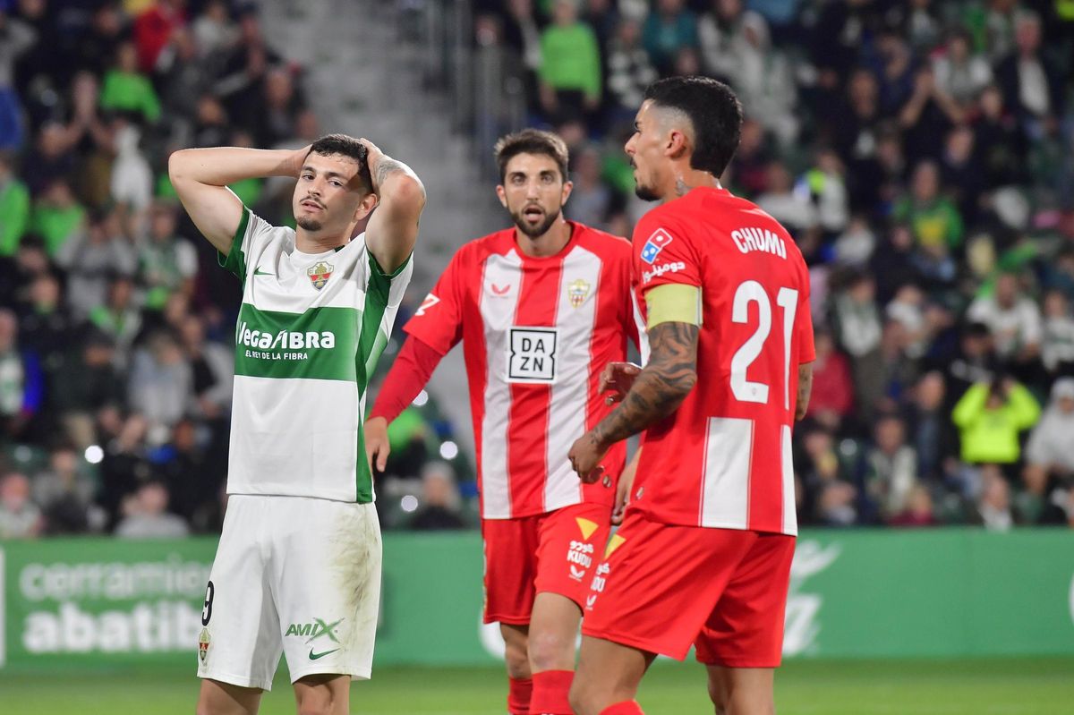 «Canario» Álvarez se lamenta al fallar una ocasión en el partido de la primera vuelta contra el Almería.