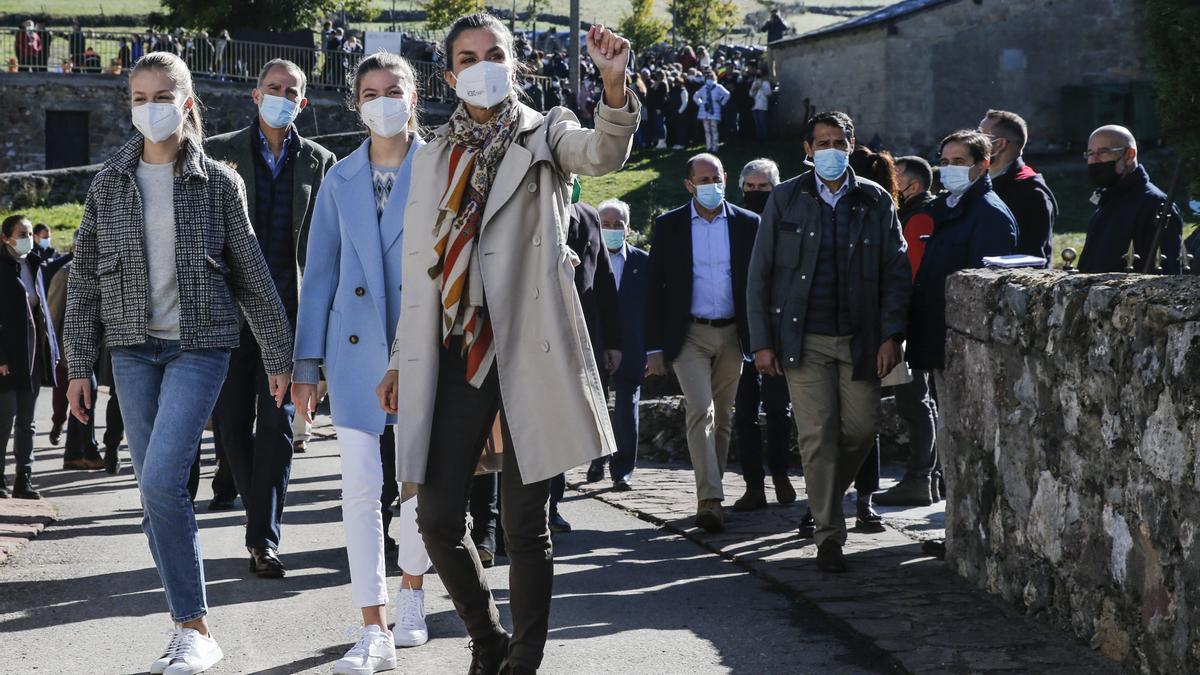 Pueblo Ejemplar 2021: La Familia Real visita Santa María del Puerto, en Somiedo