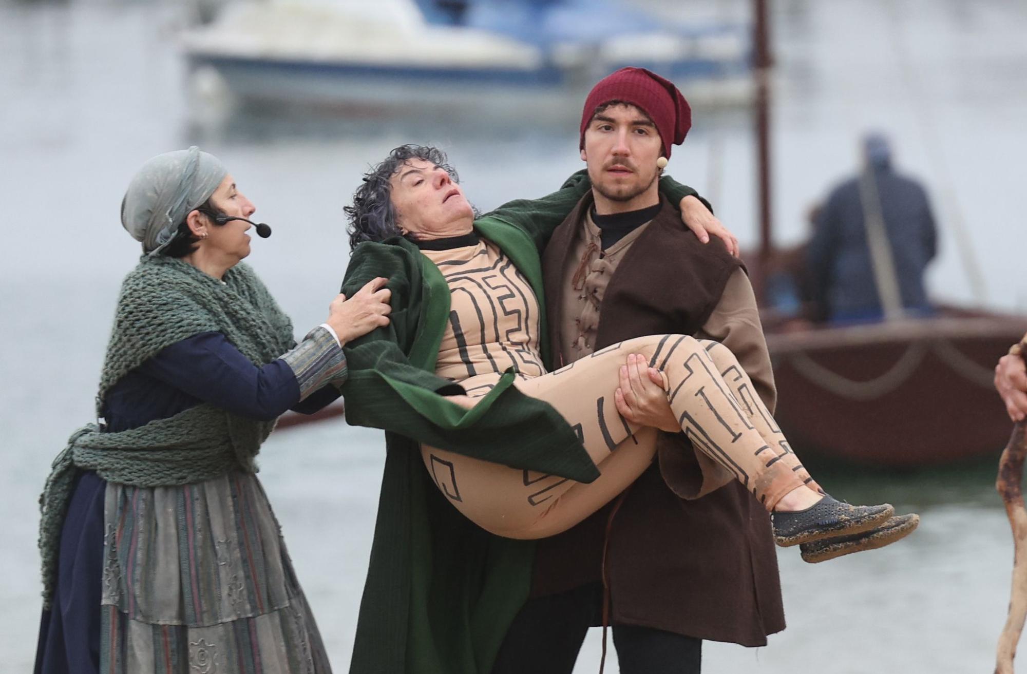 La representación teatral triunfó pese a la lluvia para luego trasladar el ambientazo de fiesta a las calles del casco histórico