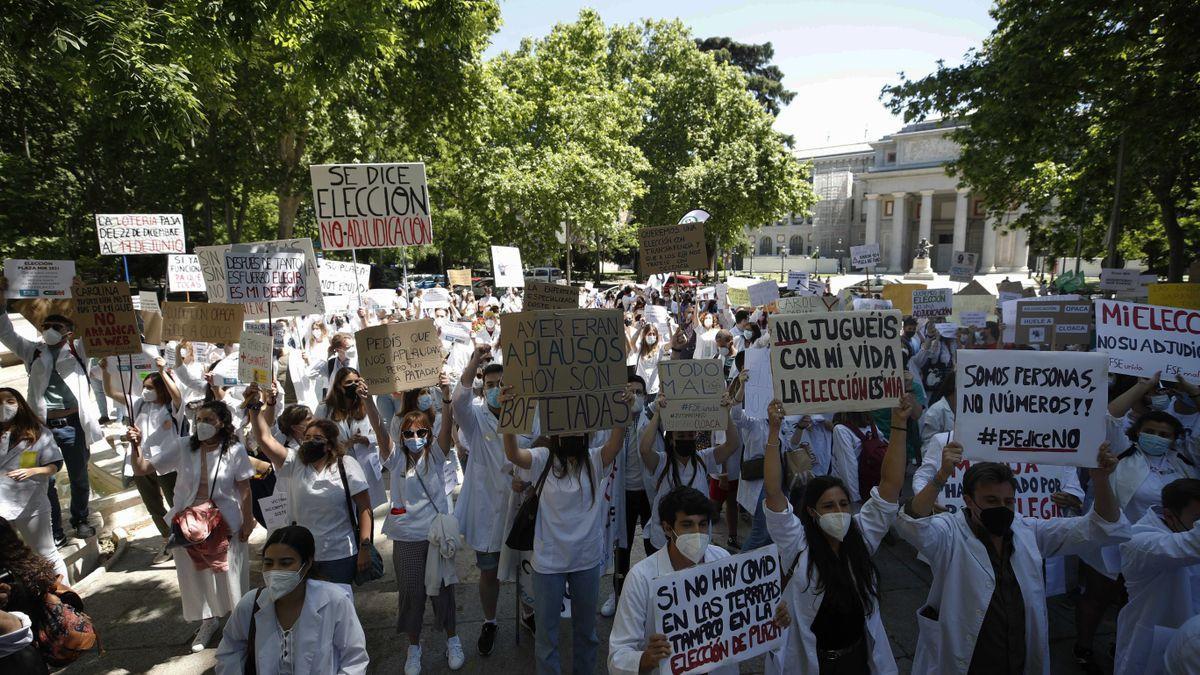 Protesta dels MIR davant del Ministeri de Sanitat