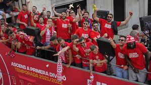 El Girona liquida totes les malediccions i torna a Primera