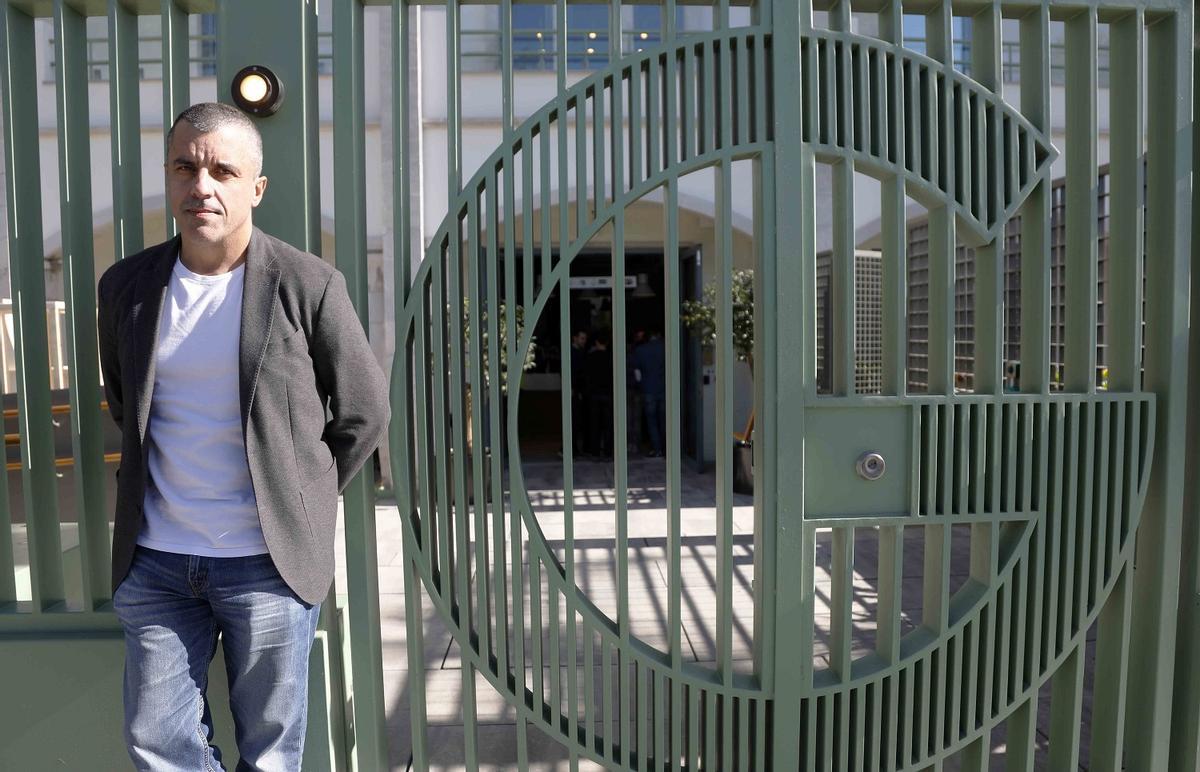 El responsable y fundador de VirusTotal, Bernardo Quintero, en la puerta del Centro de Ciberseguridad de Google.
