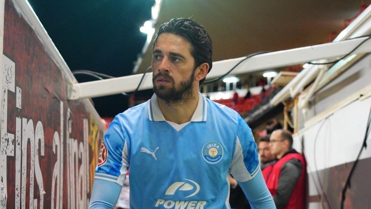 Theo Valls salta al césped del Nou Estadi Costa Daurada