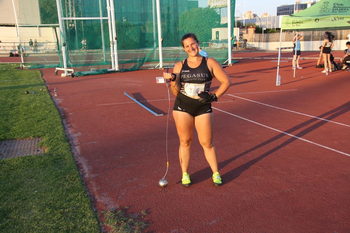 Atletismo. Cristina Navarro, campeona de Baleaers de martillo. Con récord balear