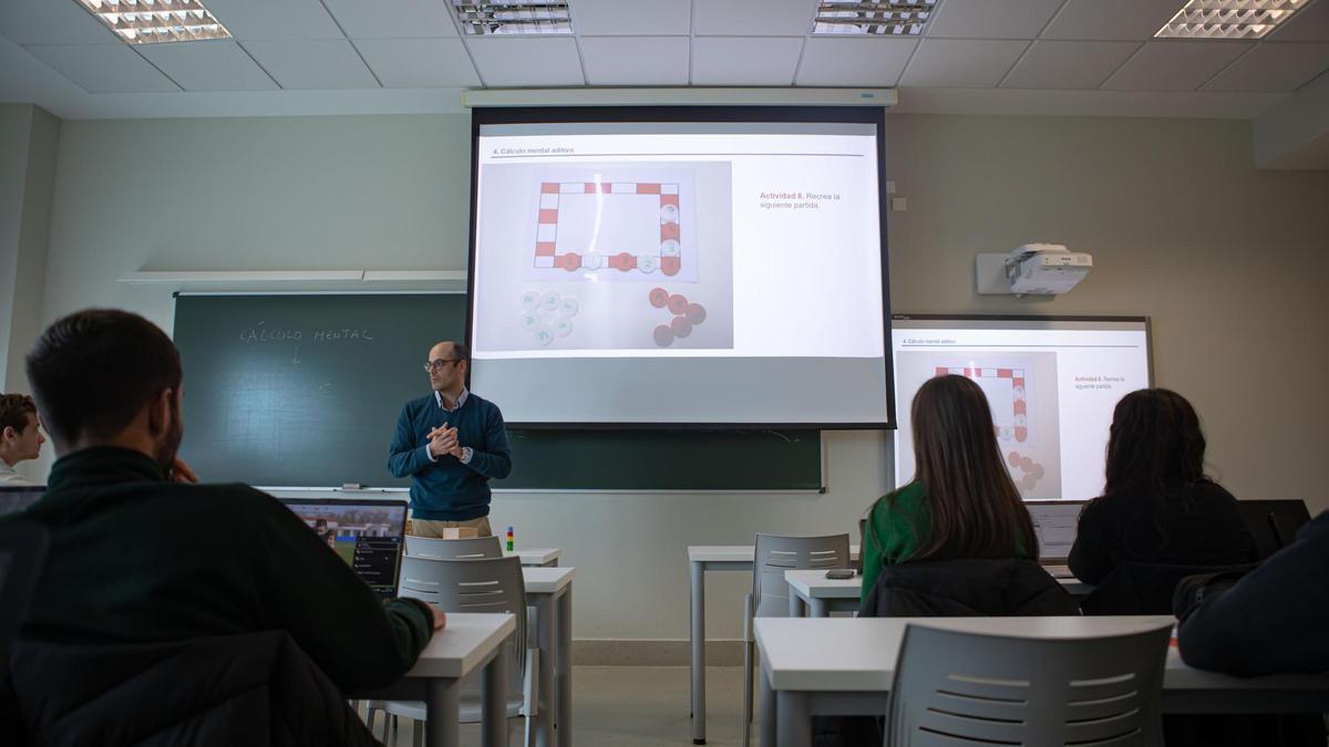 Clase de magisterio en la Universitat de València
